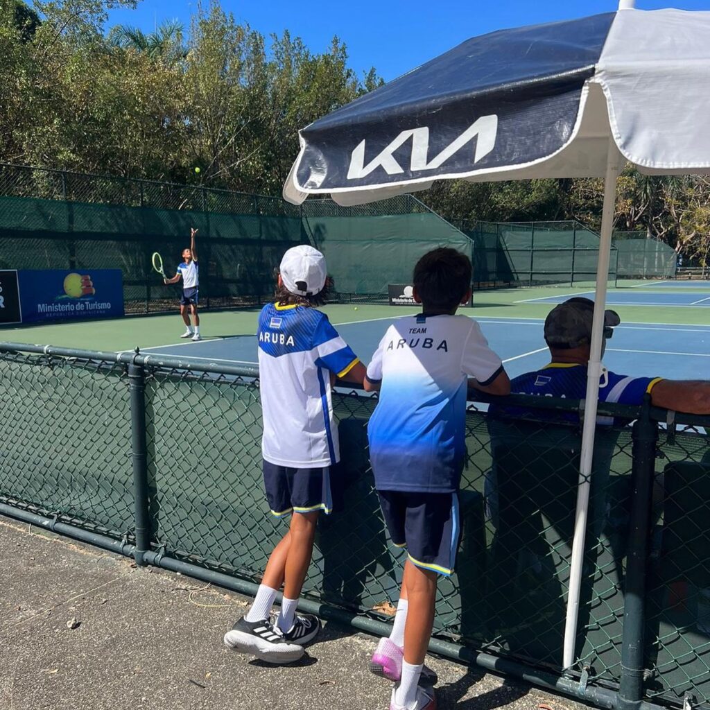 Tennis Aruba Players at tennis court